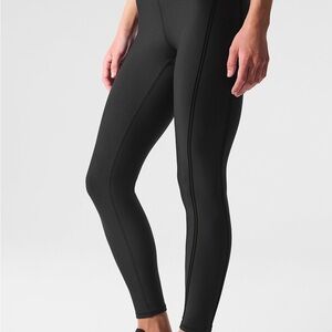 Alo Yoga Airlift High-Waist 7/8 Line Up Legging in black